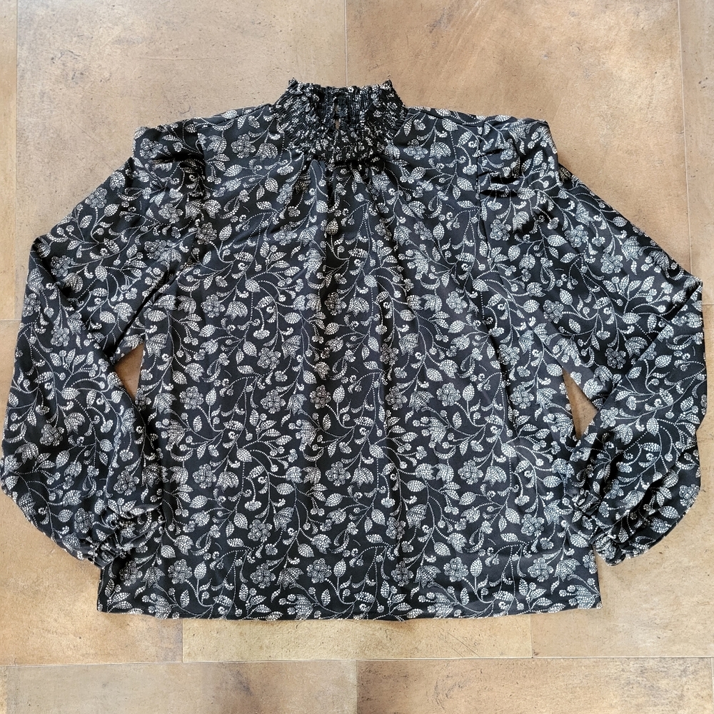 🌟 NWT MELLODAY Black/White Floral Blouse MockNeck Big Shoulders PuffSleeve Sz L - Picture 11 of 11